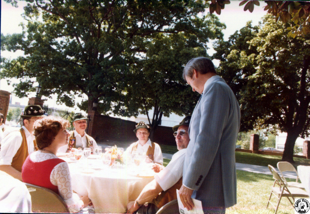 1977 05 03 11 NC Governors Mansion.jpg